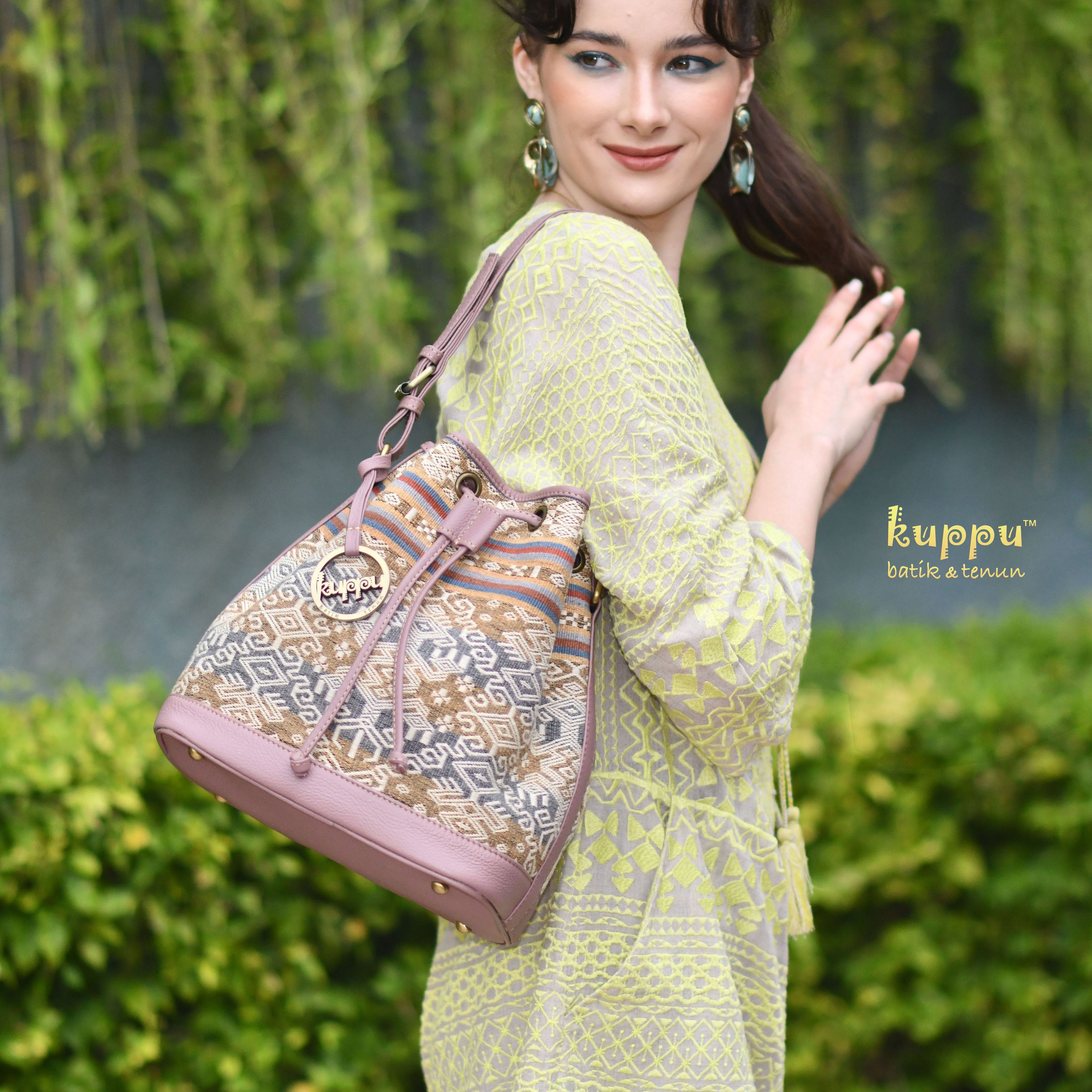 Sumba Purnama Crossbody